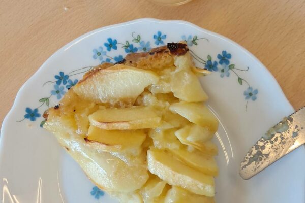 Tarte pommes caramel beurre salé (pâte à étaler avec les doigts)